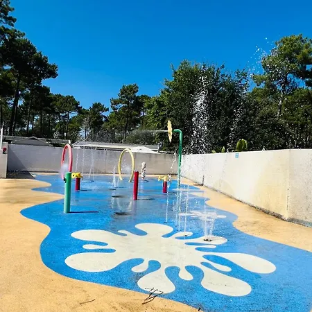 Mobilhome Climatise, 6 Personnes Les Embruns 营地